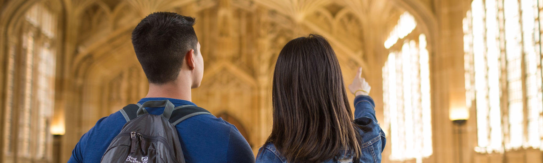 COuple sightseeing at Bodleian Library