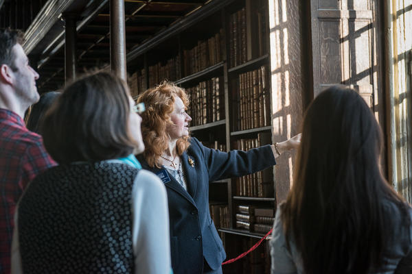 Tour in library