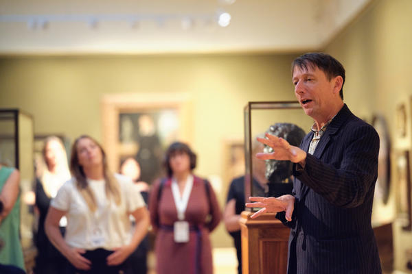 Xa Sturgis gives a tour of the Ashmolean to the 2023 cohort