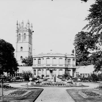Black & white photo from 1871 of main buildings in the Botanic Garden