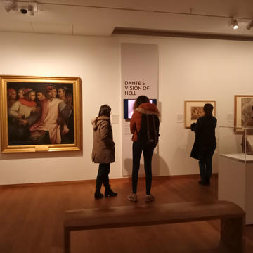 Visitors to ‘Dante and the Invention of Celebrity’ exhibition at Ashmolean Museum © Ertegun Graduate Scholarship Programme in the Humanities 2021
