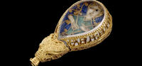 The Alfred Jewel –  an oval shaped jewel featuring a stylised enamel image of a man encased in quartz and edged in gold. 